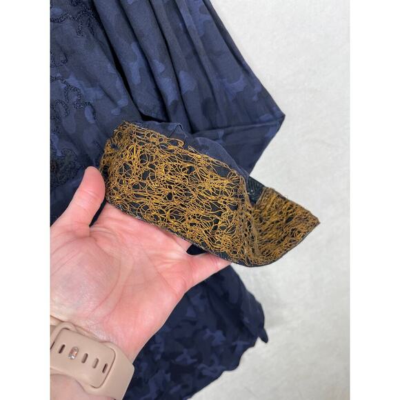 Robert Graham Blue Camo Floral Applique Button Up Shirt Men's size large - Picture 9 of 10